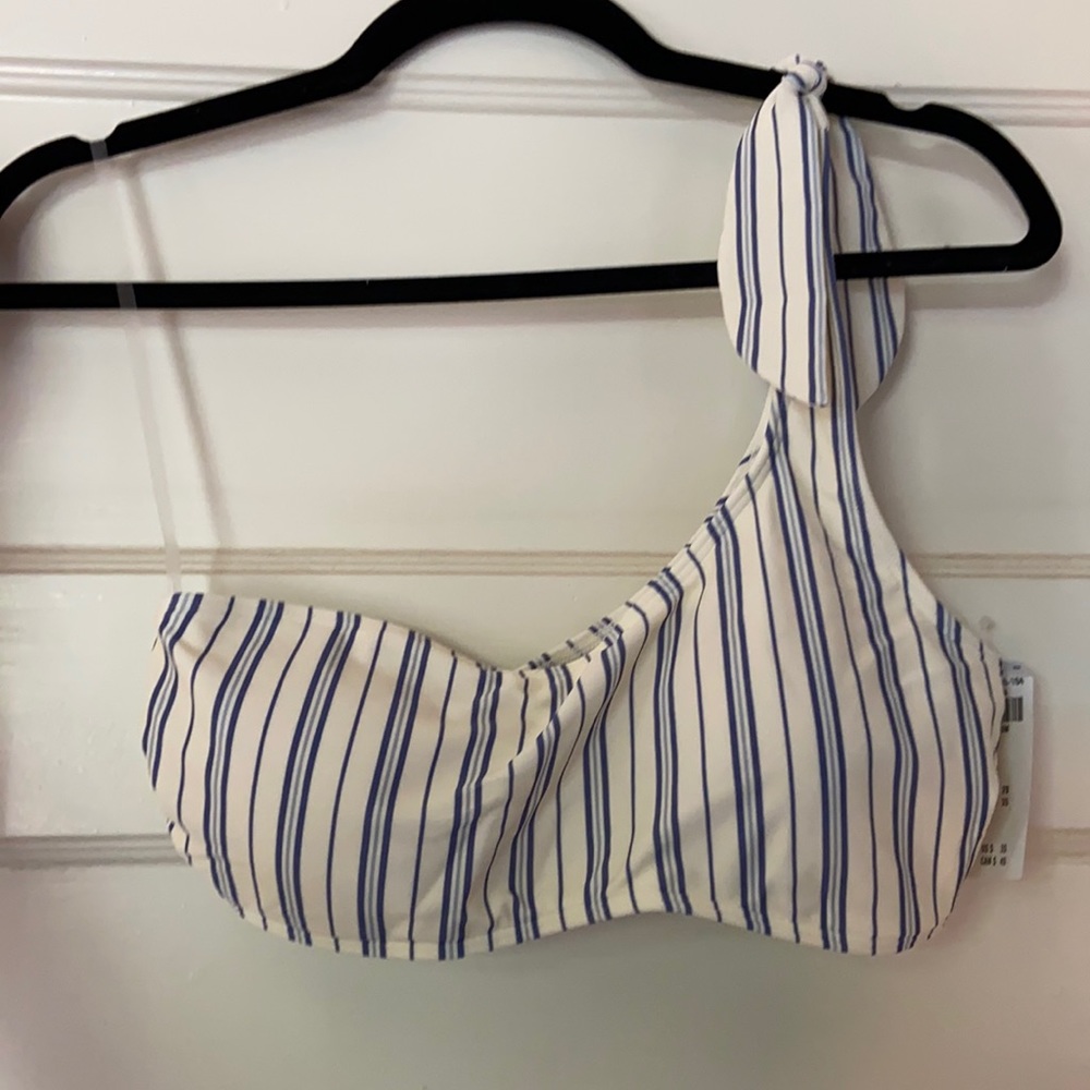 NWT Abercrombie & Fitch swim top size M